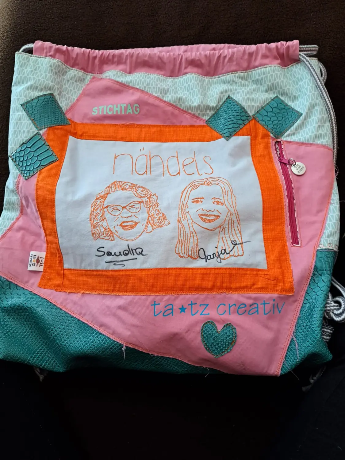ta.tz creativ, gesticktes Grilgesicht auf einer Tasche