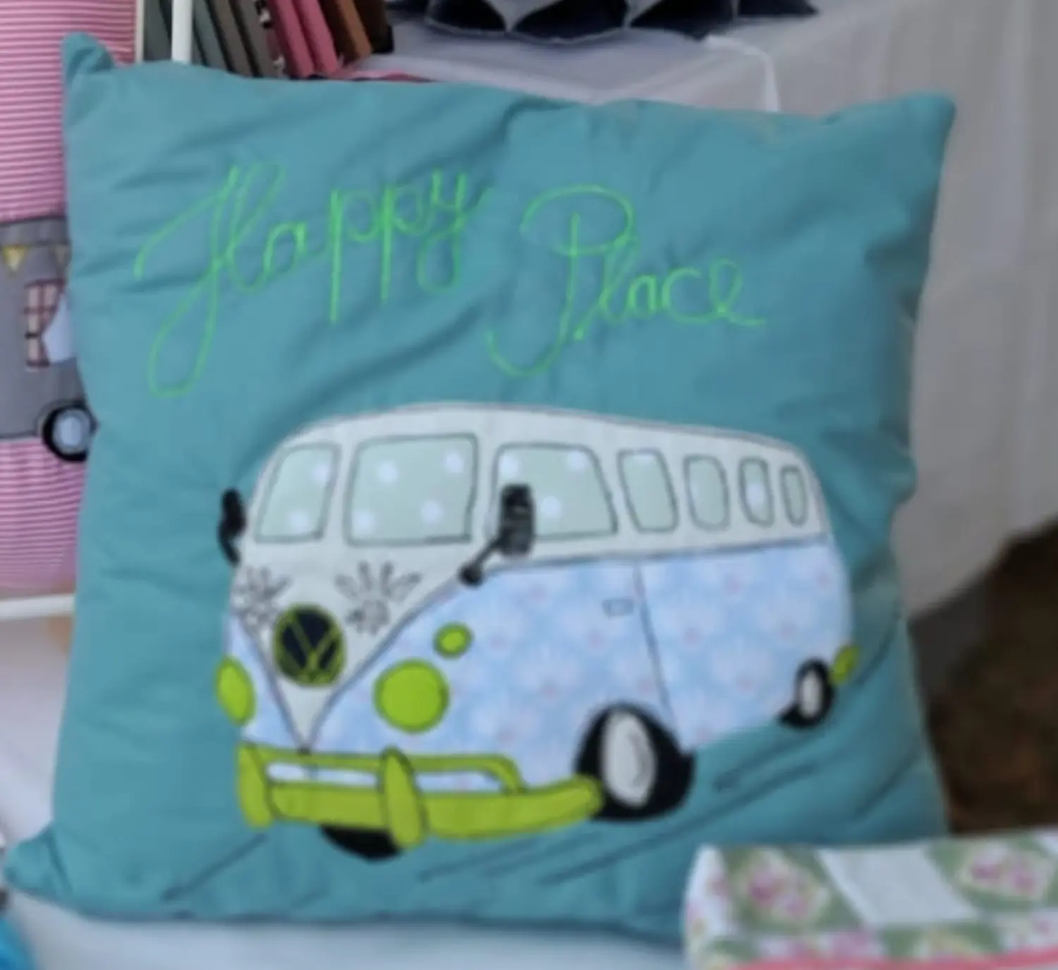 ta.tz creativ, Wohnmobil auf Kissen gestickt