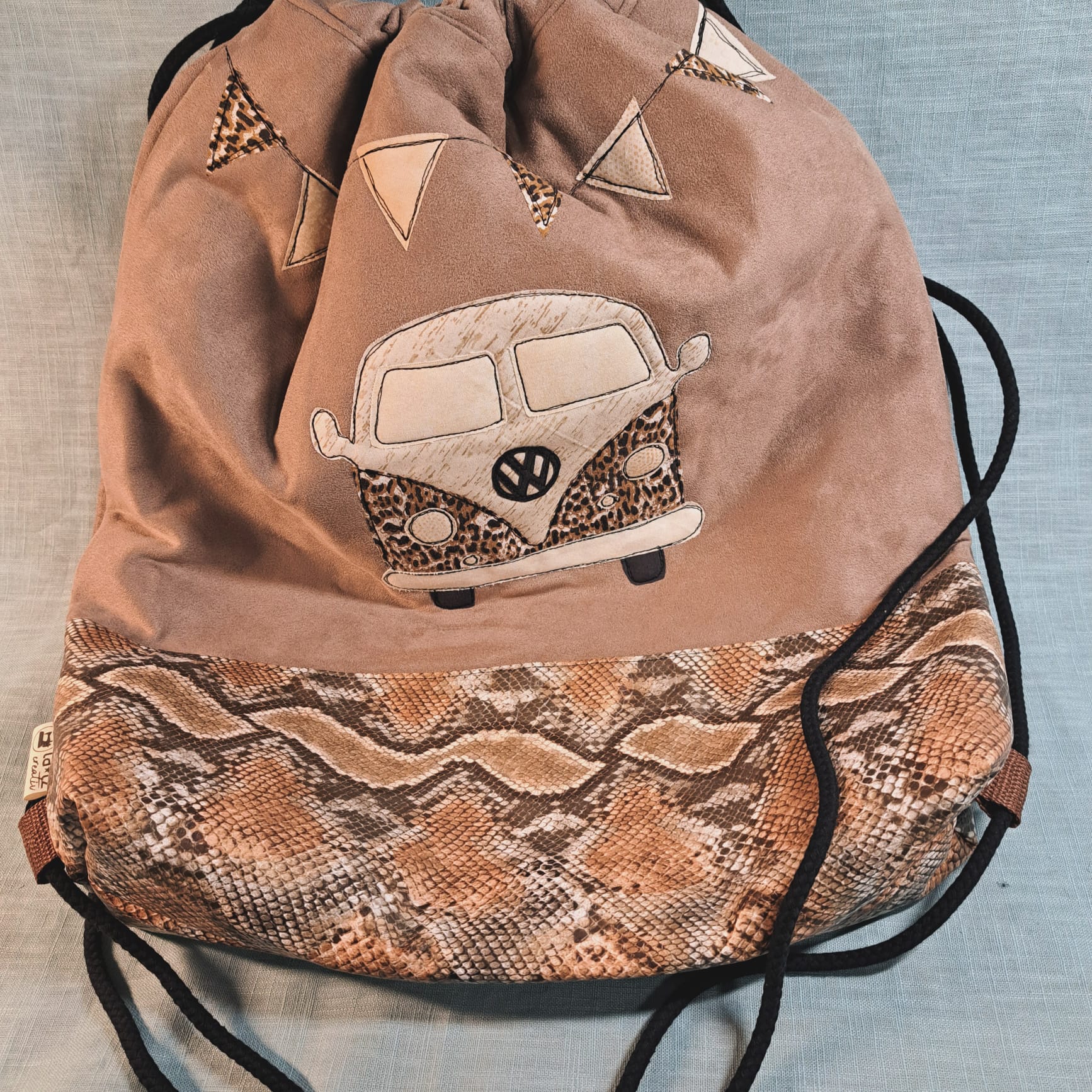 ta.tz creativ, Wohnmobil auf eine Tasche gestickt