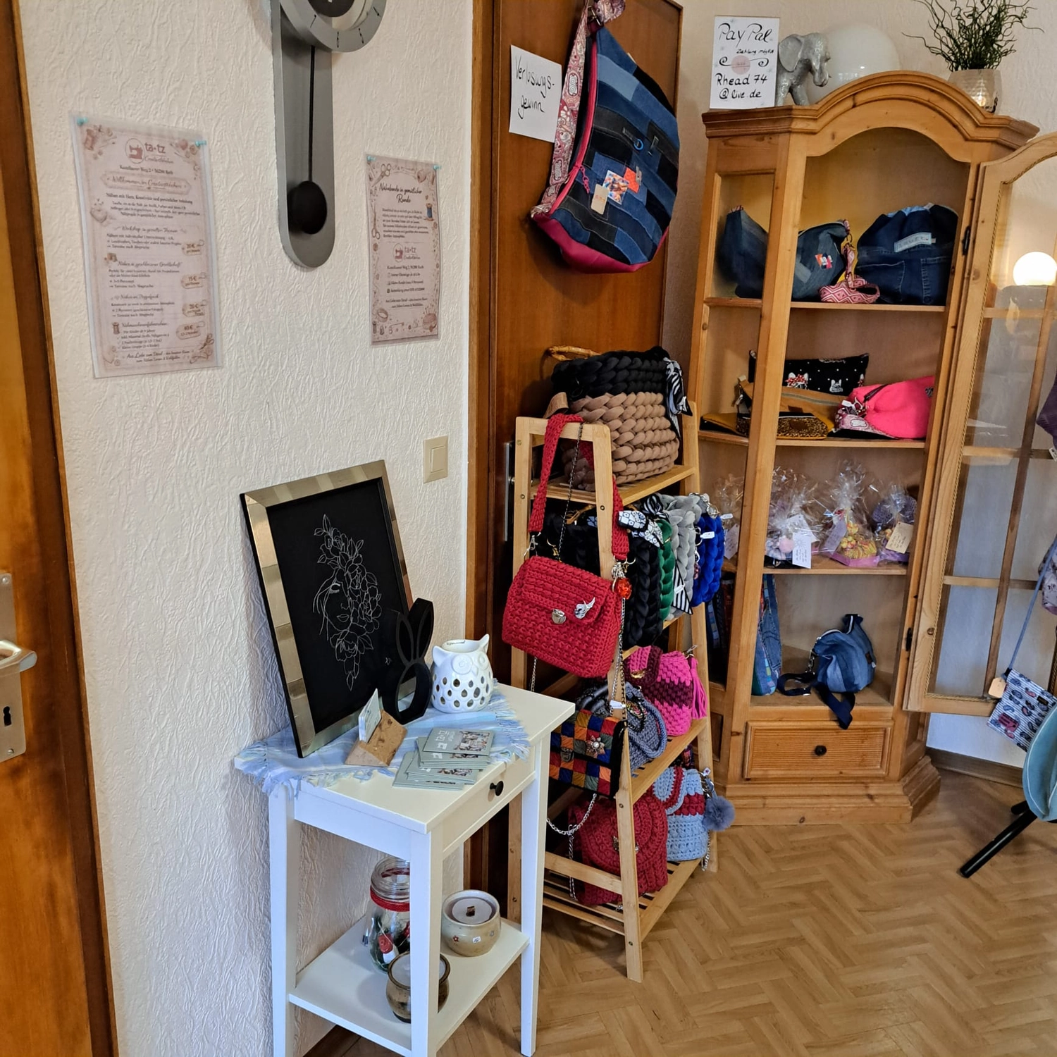 ta.tz creativ, der Schriftzug „HAPPY CAMPER“ und ein Camper-genähtes Kissen