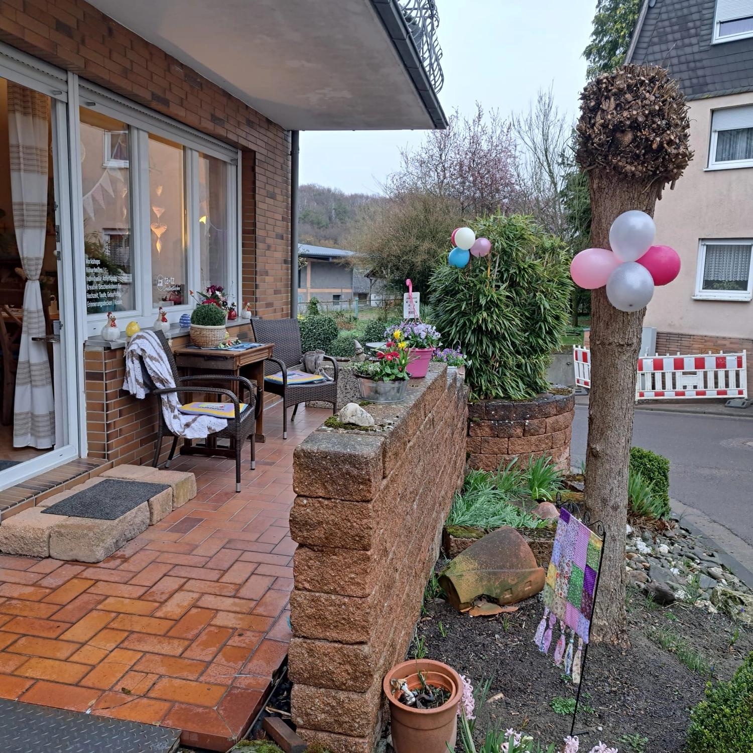 ta.tz creativ, der Schriftzug „HAPPY CAMPER“ und ein Camper-genähtes Kissen